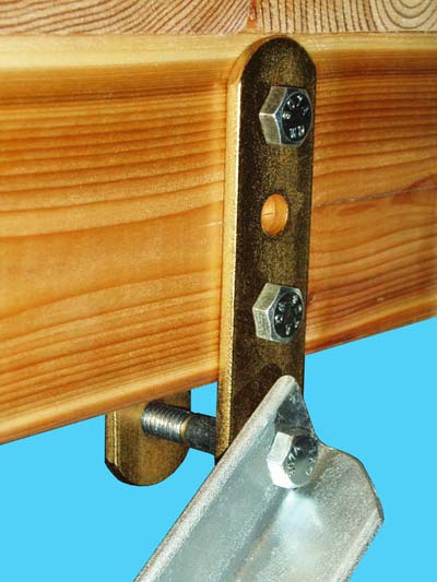 D-630-40; Dock Side Stabilizer, mounting bars close up.